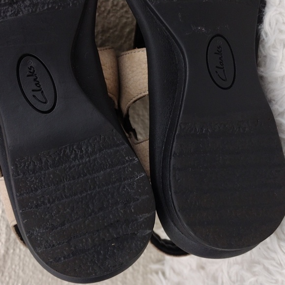 Clarks Artisan Natural Leather Elastic T-Strap Open Toe Low Heel Slingback Shoe - Picture 9 of 16